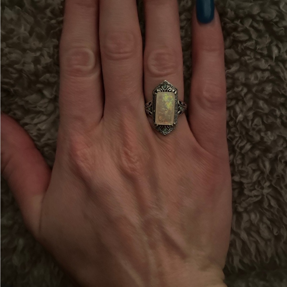 Elegant Silver Opal Ring - Picture 2 of 2